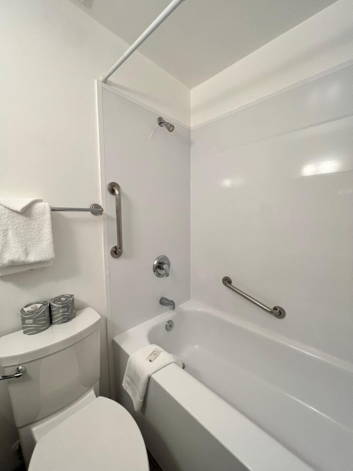 Sea Edge Motel Parksville Chambre photo