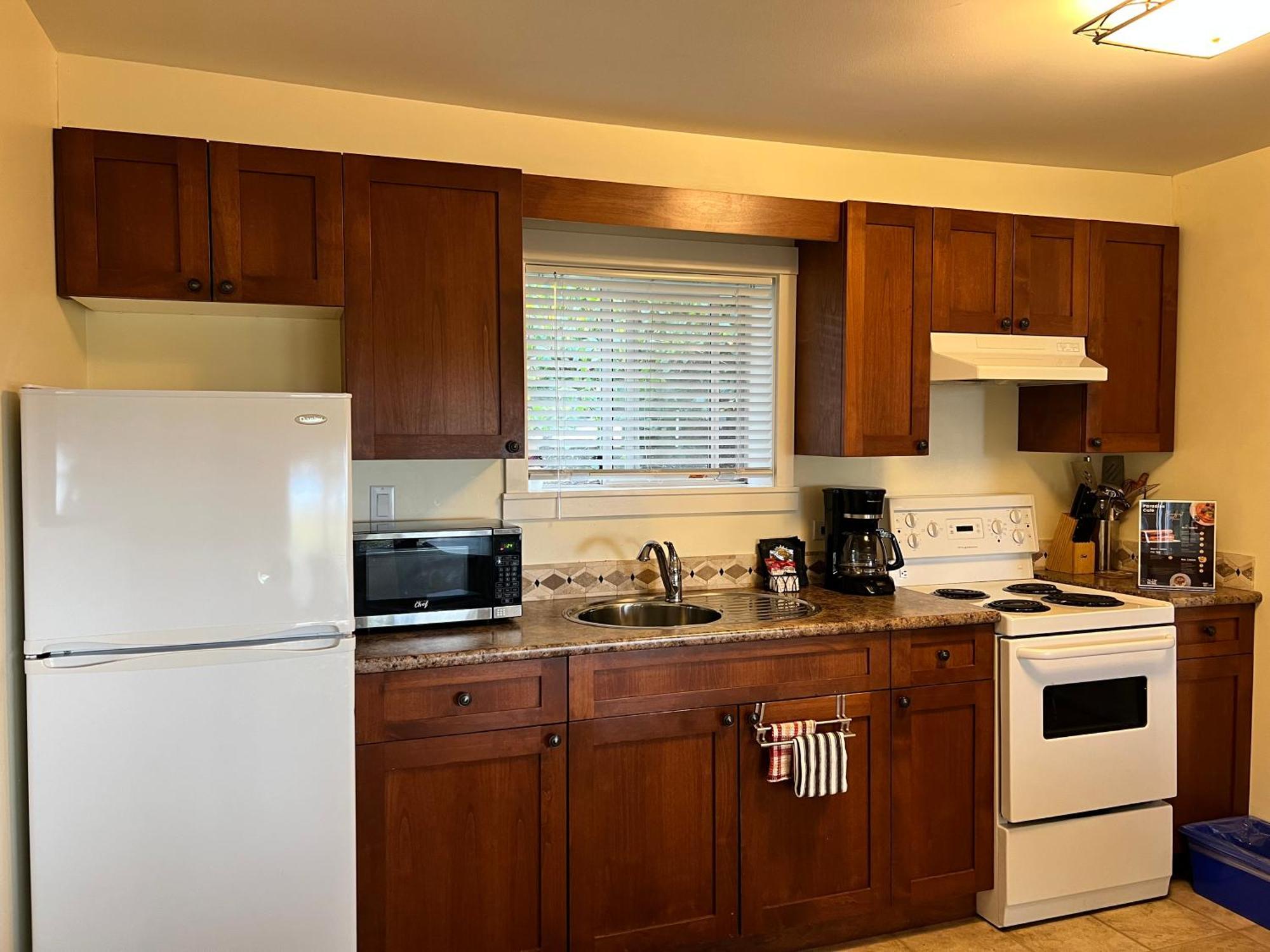 Sea Edge Motel Parksville Chambre photo
