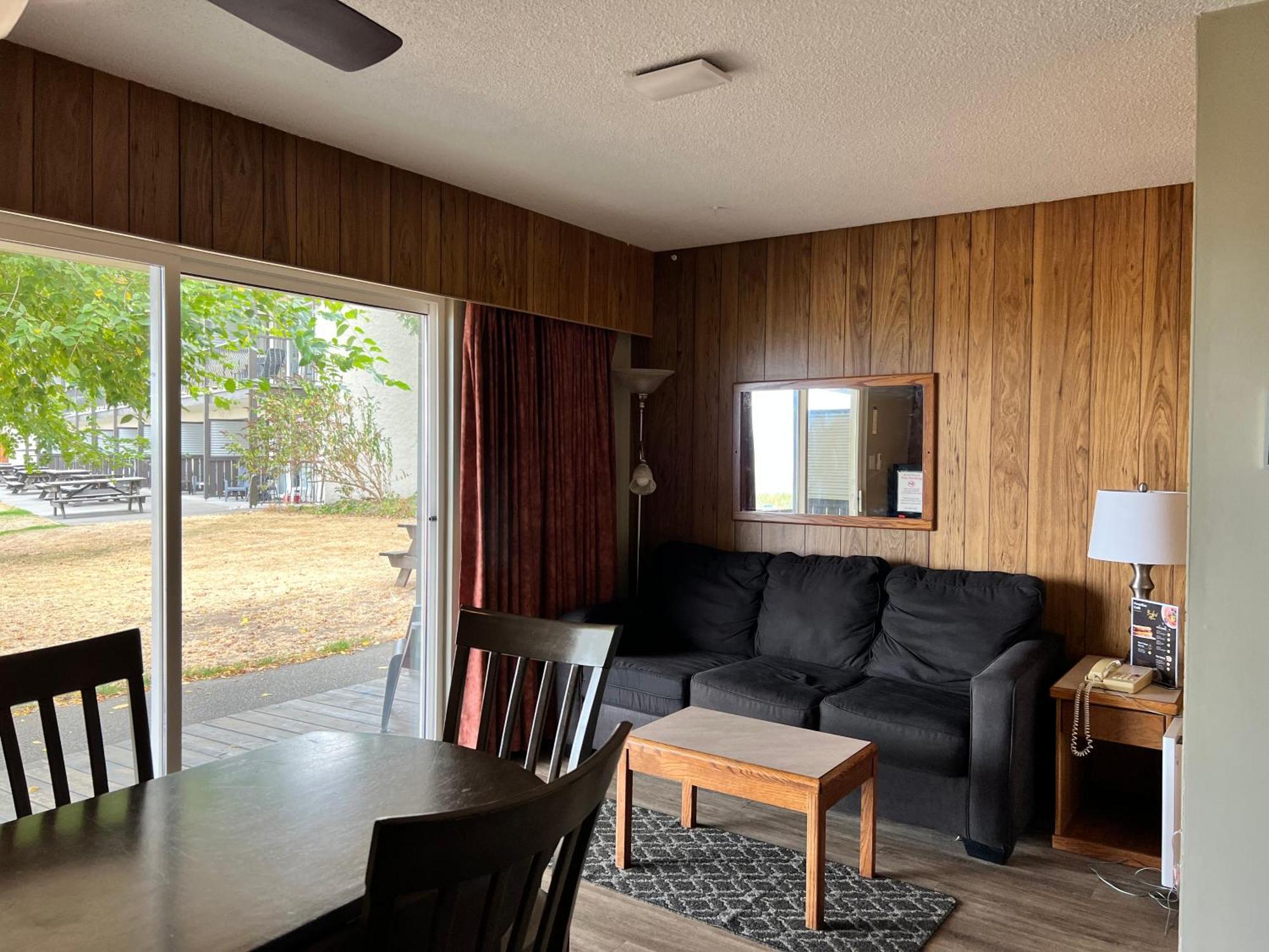 Sea Edge Motel Parksville Chambre photo