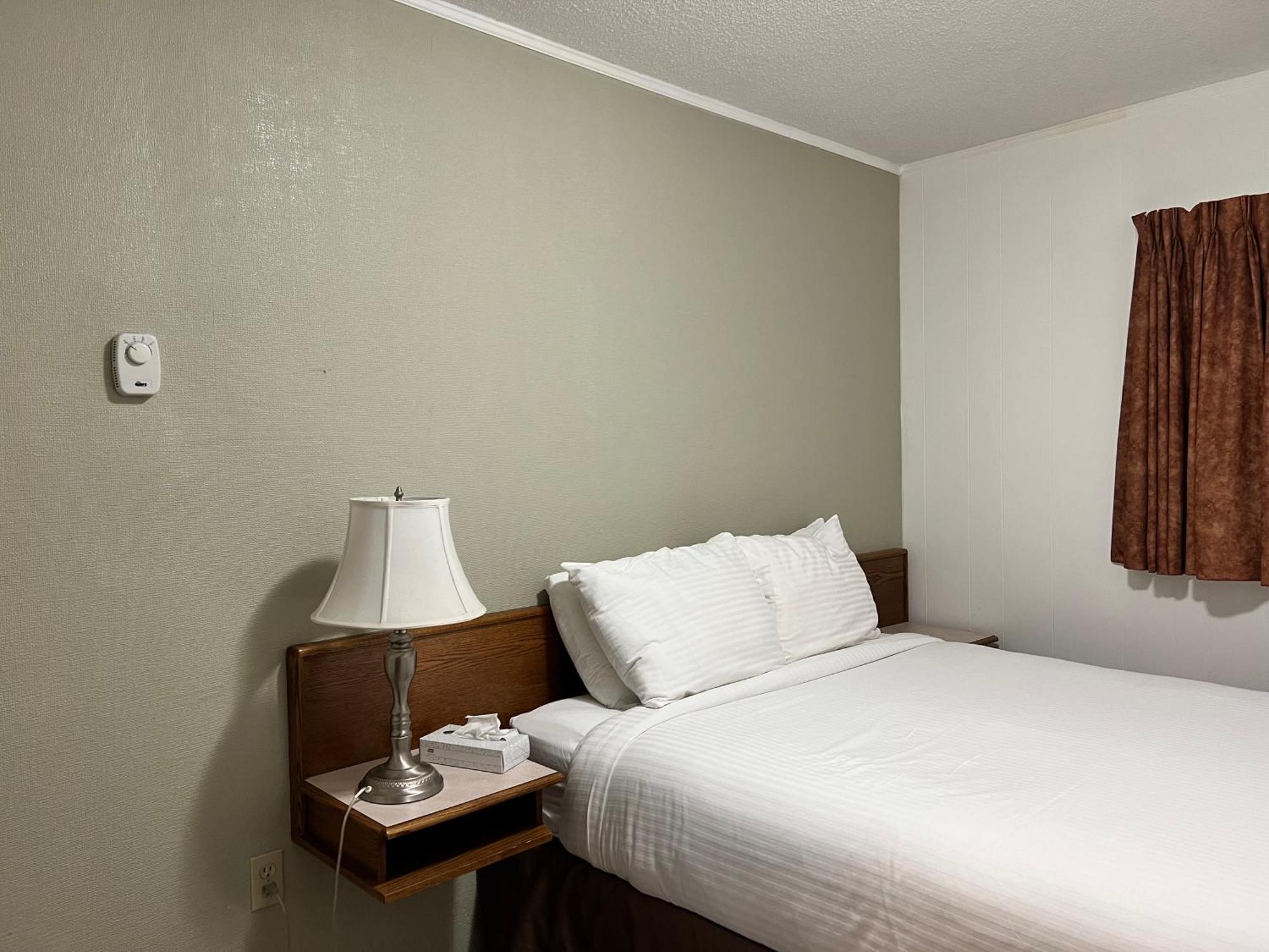 Sea Edge Motel Parksville Chambre photo