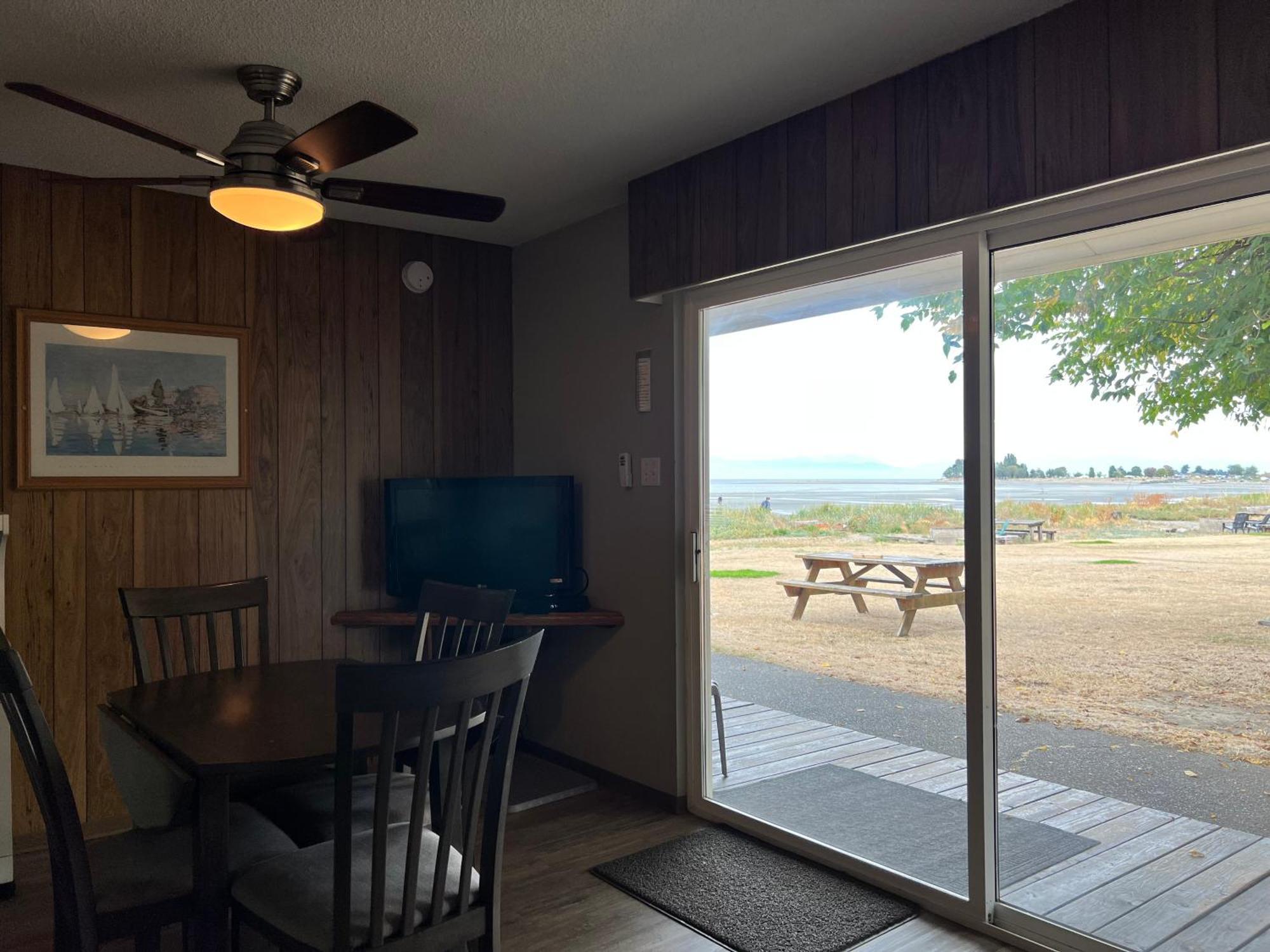 Sea Edge Motel Parksville Chambre photo